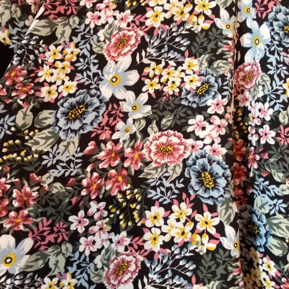 Catherine Garden Floral Fall Short Sleeved Top - Picture 9 of 12